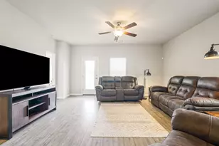 10310 Mager Ln, Hutto, TX 78634 - Photo 12