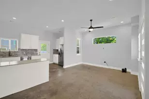 6902 Carver Ave, Austin, TX 78752 - Photo 4