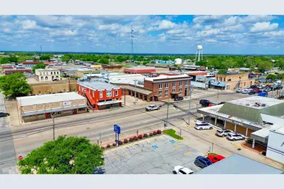 161 S. Main Street, Giddings, TX 78942 - Photo 2