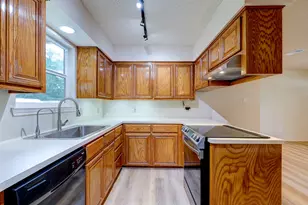 506 West St, Hutto, TX 78634 - Photo 8