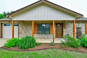 506 West St, Hutto, TX 78634 - Photo 2