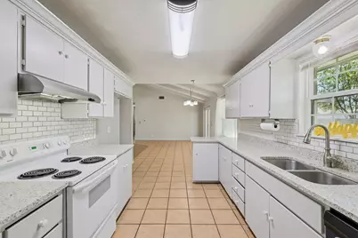 110 Jones Street, Bastrop, TX 78602 - Photo 14