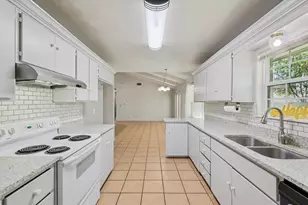 110 Jones St, Bastrop, TX 78602 - Photo 14