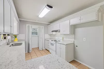 110 Jones Street, Bastrop, TX 78602 - Photo 12