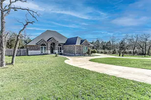 105 Arbors Cir, Elgin, TX 78621 - Photo 2