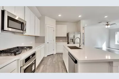 512 Bloomington Loop, Hutto, TX 78634 - Photo 2