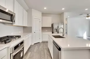 512 Bloomington Loop, Hutto, TX 78634 - Photo 2
