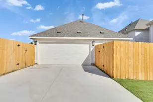 512 Bloomington Loop, Hutto, TX 78634 - Photo 16