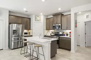 514 Clearlake Dr, Hutto, TX 78634 - Photo 2