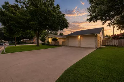 2301 Lillie Lane, Taylor, TX 76574 - Photo 2