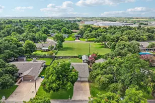 2301 Lillie Ln, Taylor, TX 76574 - Photo 20