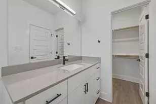 2009 Iroquois Ln, Austin, TX 78741 - Photo 16