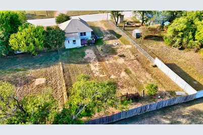 305 Tarrant Street, Llano, TX 78643 - Photo 16