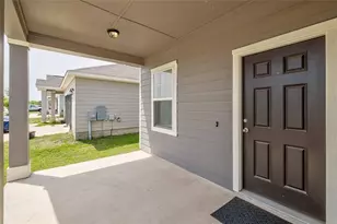 910 Bunton Reserve Blvd, Kyle, TX 78640 - Photo 4