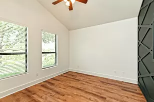 15208 Bowling Ln, Lakeway, TX 78734 - Photo 14