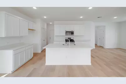 197 Hornet Street, Elgin, TX 78621 - Photo 4