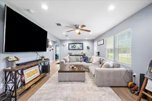 608 Washington St, Smithville, TX 78957 - Photo 6
