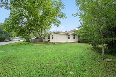 608 Washington Street, Smithville, TX 78957 - Photo 30