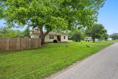 608 Washington Street, Smithville, TX 78957 - Photo 24