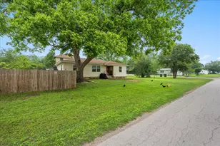 608 Washington St, Smithville, TX 78957 - Photo 24
