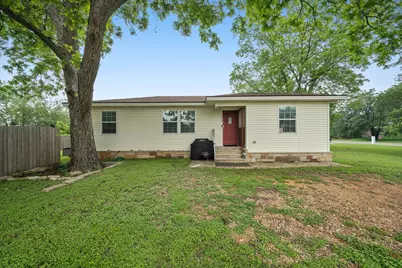 608 Washington Street, Smithville, TX 78957 - Photo 4