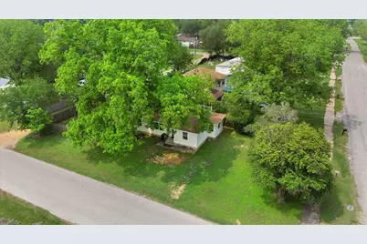 608 Washington Street, Smithville, TX 78957 - Photo 2