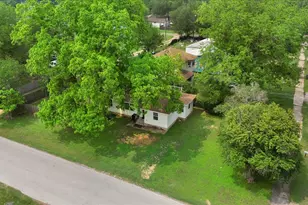 608 Washington St, Smithville, TX 78957 - Photo 2