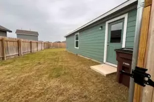 420 Halfmoon Dr, Lockhart, TX 78644 - Photo 4