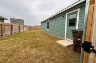 420 Halfmoon Dr, Lockhart, TX 78644 - Photo 4