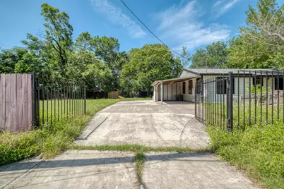 3509 Lyons Road, Austin, TX 78702 - Photo 2