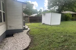 914 W Lynwood Ave, San Antonio, TX 78201 - Photo 16