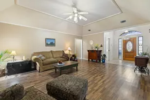 307 Cherrywood Cir, Taylor, TX 76574 - Photo 10