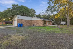 1714 Twin Island Dr, Lockhart, TX 78644 - Photo 20