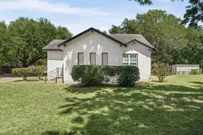 1707 N Travis Avenue, Cameron, TX 76520 - Photo 2