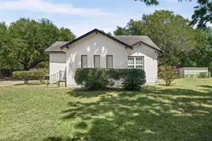1707 N Travis Ave, Cameron, TX 76520 - Photo 2