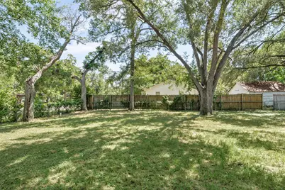 1707 N Travis Avenue, Cameron, TX 76520 - Photo 8