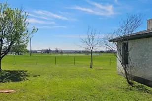 16 Brenda Ln, Round Rock, TX 78665 - Photo 6