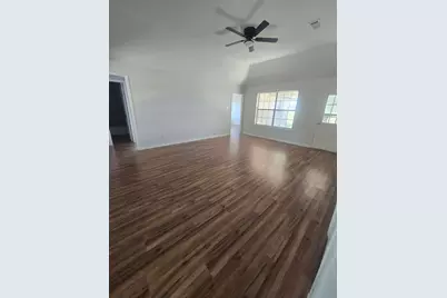 1019 San Jacinto Street, Lockhart, TX 78644 - Photo 2