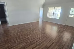 1019 San Jacinto St, Lockhart, TX 78644 - Photo 2