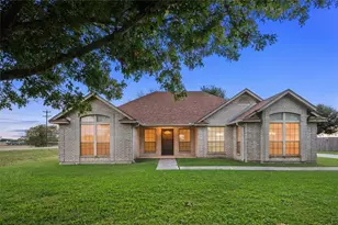 1019 San Jacinto St, Lockhart, TX 78644 - Photo 1