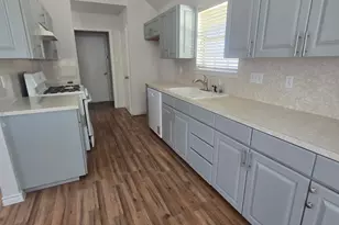 1019 San Jacinto St, Lockhart, TX 78644 - Photo 8