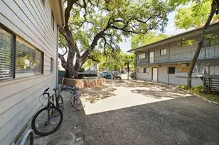 803 W 28th St, Austin, TX 78705 - Photo 14