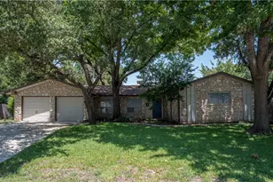 2902 Silverleaf Dr, Austin, TX 78757 - Photo 2