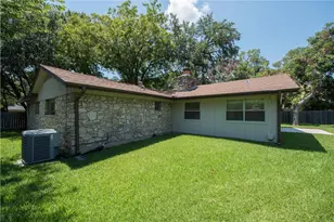 2902 Silverleaf Dr, Austin, TX 78757 - Photo 26