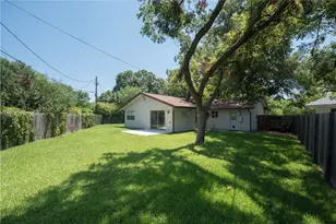2902 Silverleaf Dr, Austin, TX 78757 - Photo 24