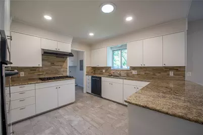 2902 Silverleaf Drive, Austin, TX 78757 - Photo 8