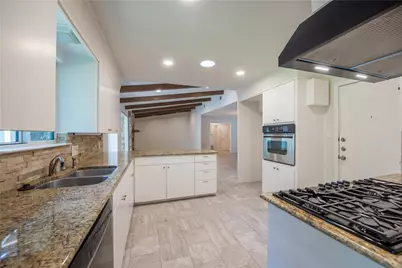 2902 Silverleaf Drive, Austin, TX 78757 - Photo 10
