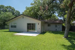 2902 Silverleaf Dr, Austin, TX 78757 - Photo 28