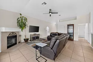 906 Hollow Trail Ct, Round Rock, TX 78664 - Photo 10