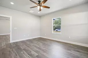 412 Persimmon St, Bastrop, TX 78602 - Photo 28